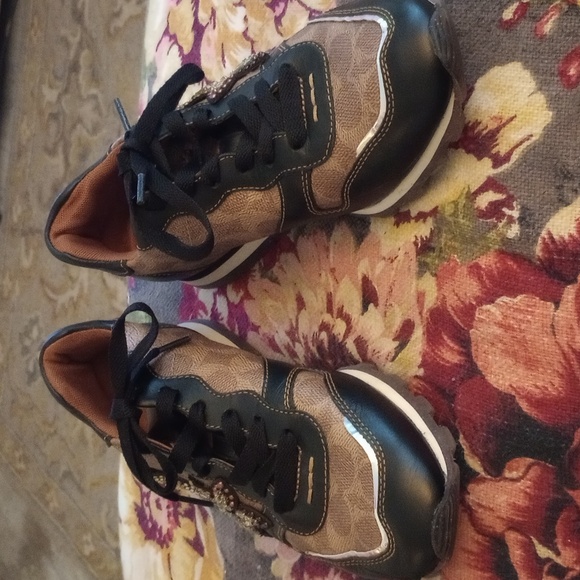 Coach C118 Runner in Style. Excellent Condition. Like Brand New - Picture 2 of 5